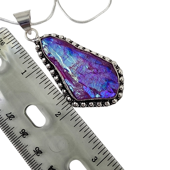 Rough titanium silver pendant necklace - purple with pink and blue hues - Picture 3 of 4